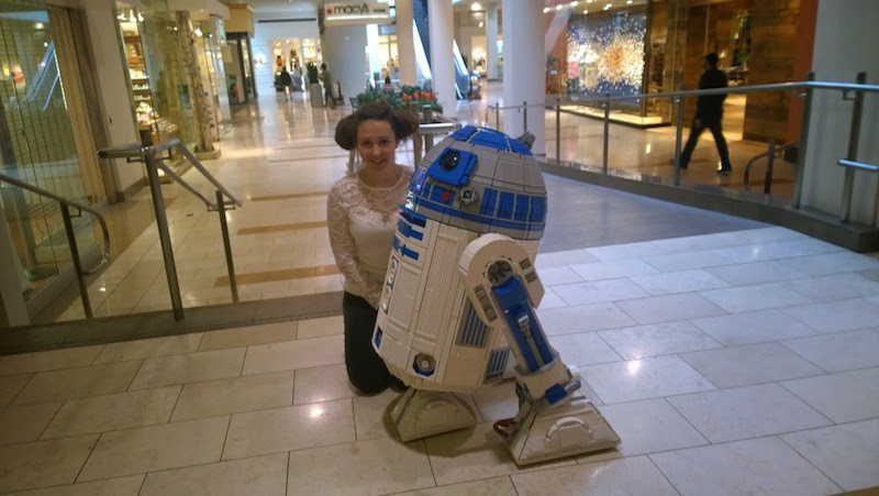 Illustration for article titled ​Behold the world's first full-size, functional Lego R2-D2